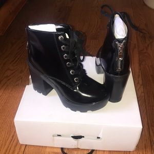 Sz 6/EU 37 ALDO Bootie